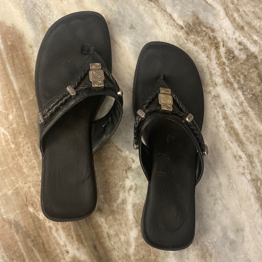 COPY - Minnetonka Black Sandals w/ silver embellishments. Sz 7 1/2